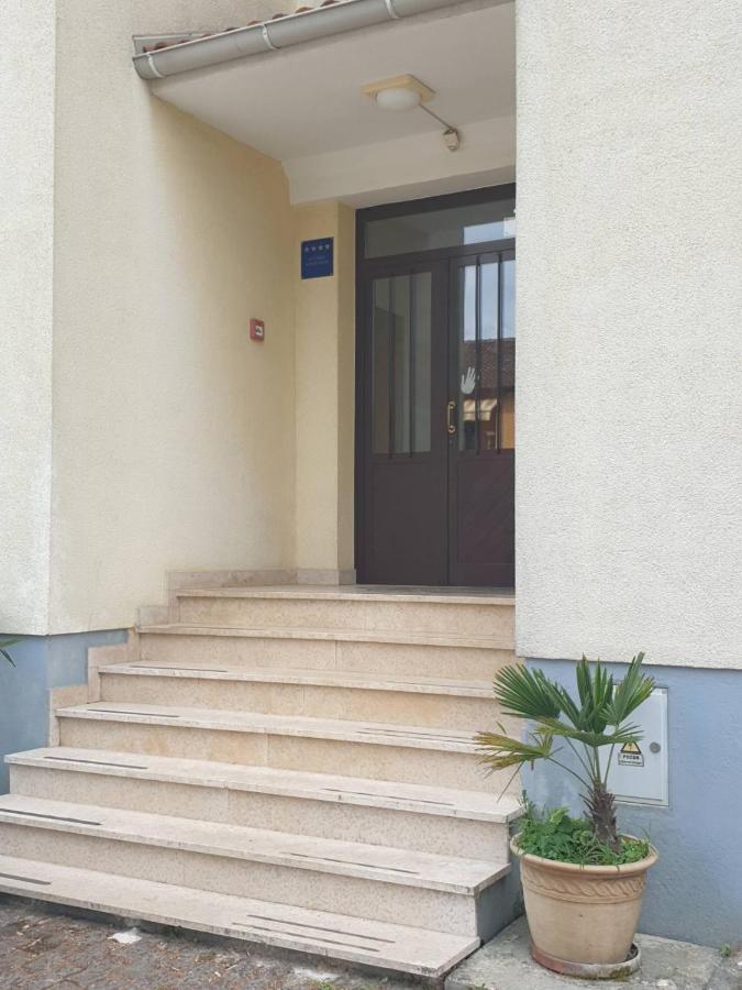 Apartment Lara โรวีน ภายนอก รูปภาพ